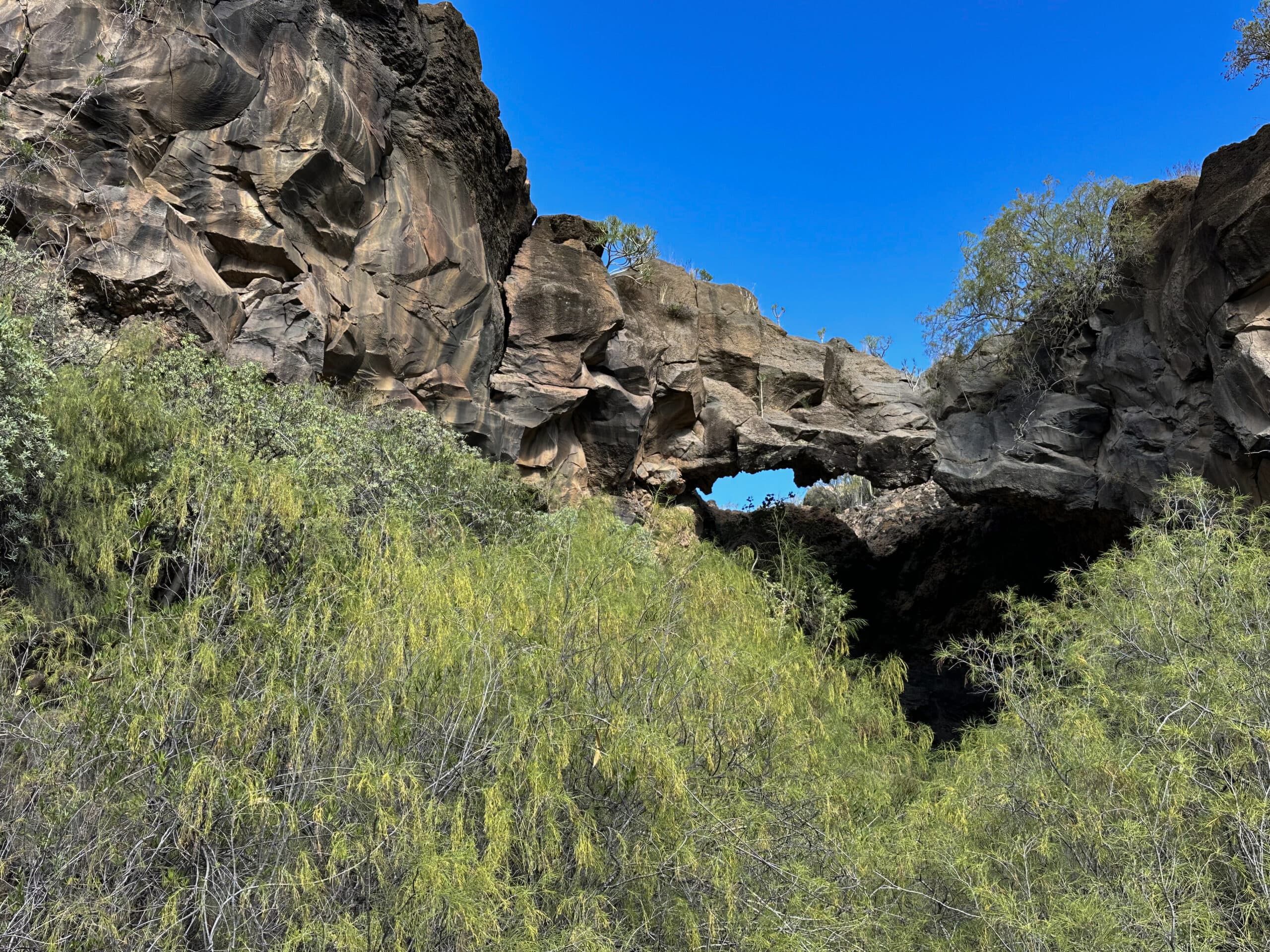 Erweiterung: Gang in den weglosen Barranco de las Monjas bis zum Ende - Höhle mit Felsenbogen