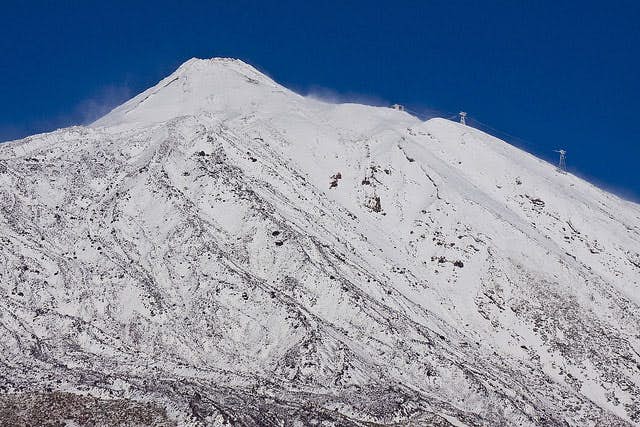 El Teide cubierto de nieve en invierno