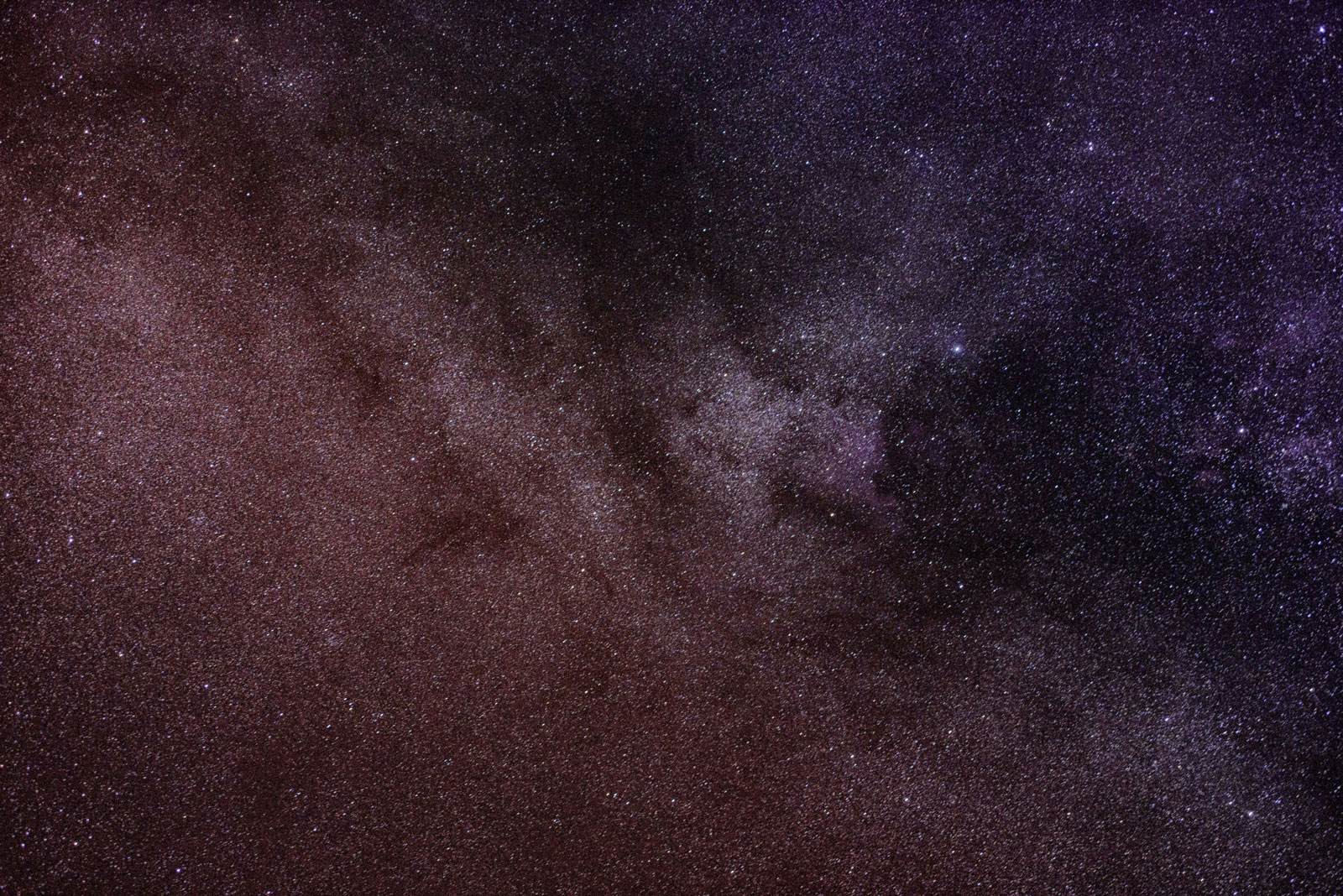 El cielo estrellado del Parque Nacional del Teide con la Vía Láctea.