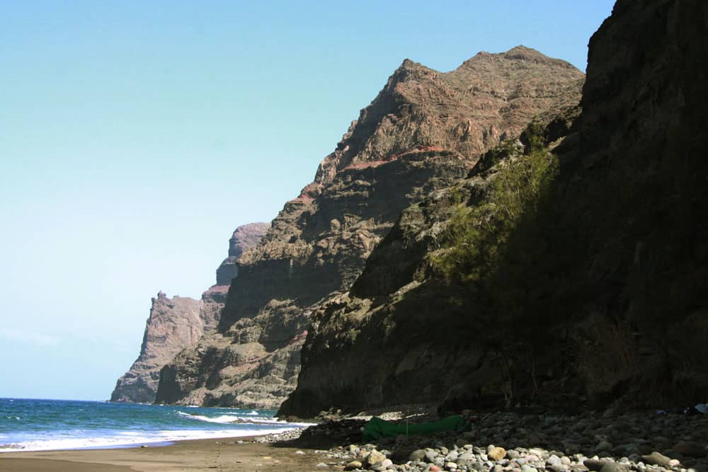 La playa de Güi Güi con vista hacia la playa Chico