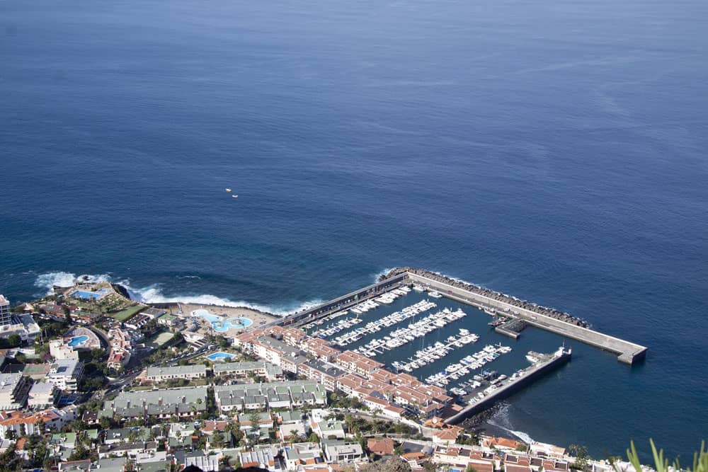 Blick auf Los Gigantes mit Hafen