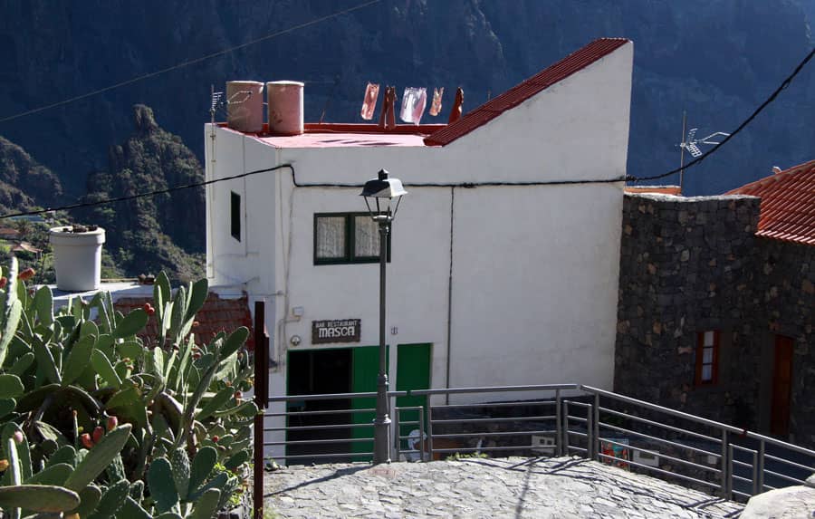 Fin de la ruta de senderismo de Santiago del Teide a Masca en el barrio de Vico de Masca.