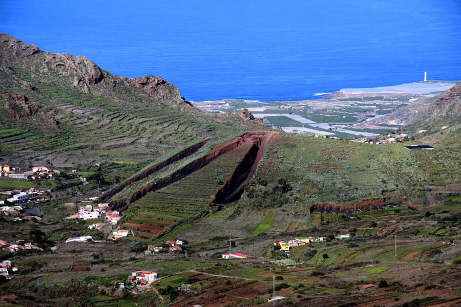 Vista desde el puerto de Tabaiba hacia la costa norte de Tenerife.