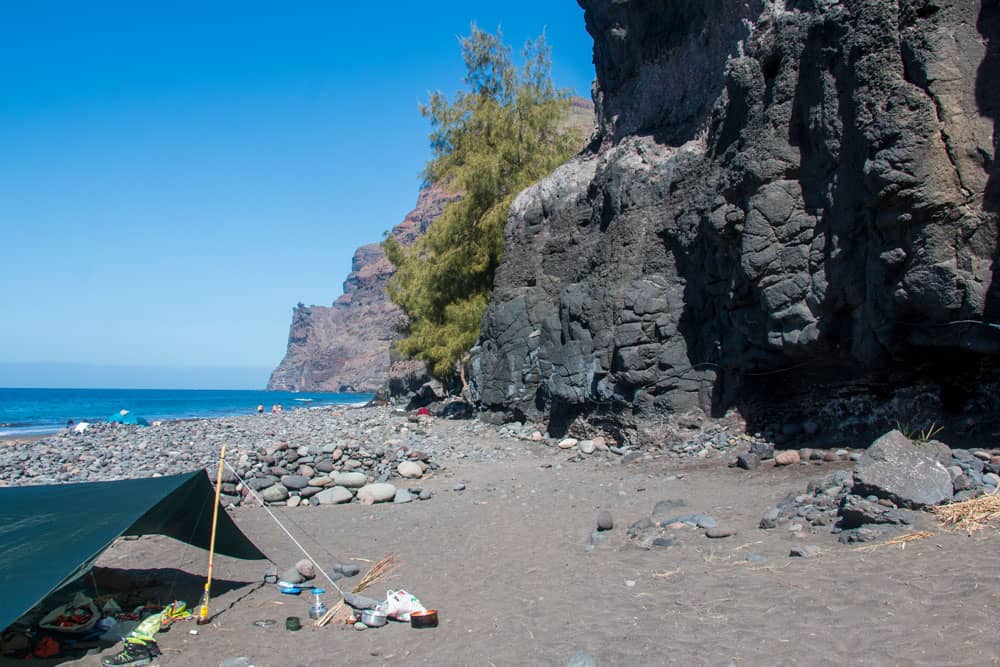 La playa de Güi Güi con tiendas de campaña - Güi Güi Grande