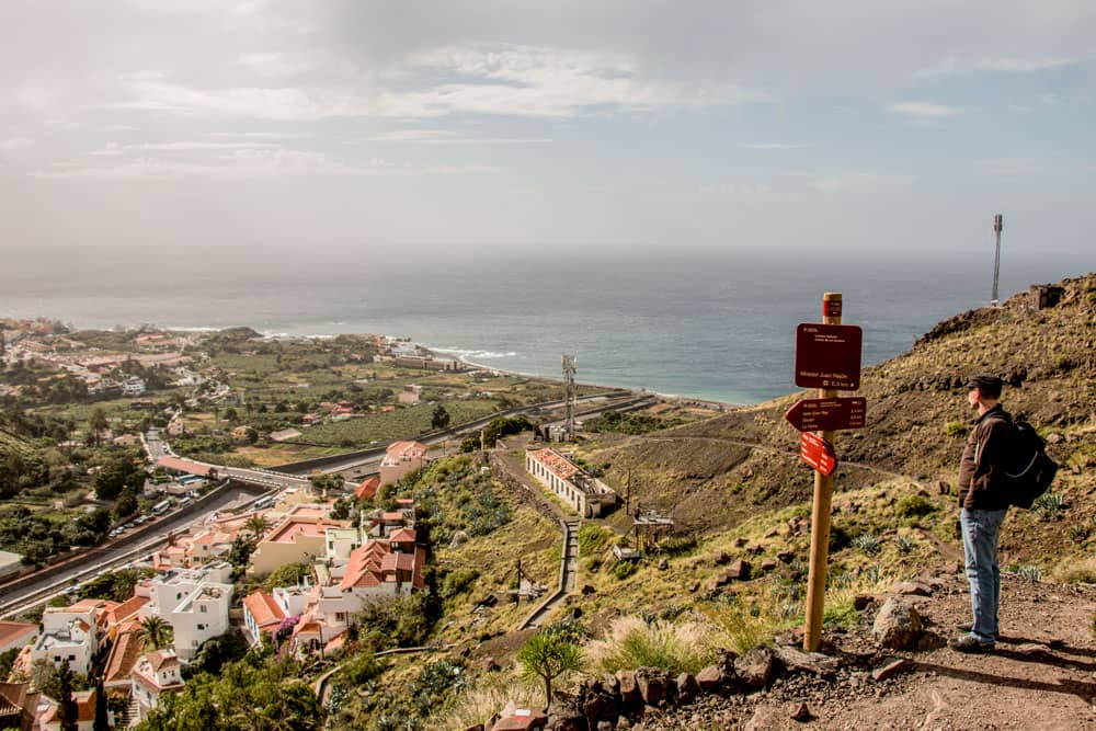 Blick auf La Calera und den Atlantik beim Abstieg