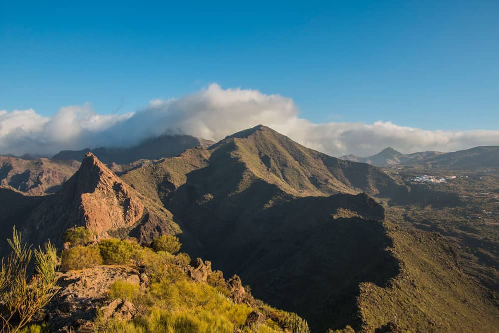 Vista desde Montaña Guama - en la parte inferior de la imagen se puede ver la Cruz Misioneros.