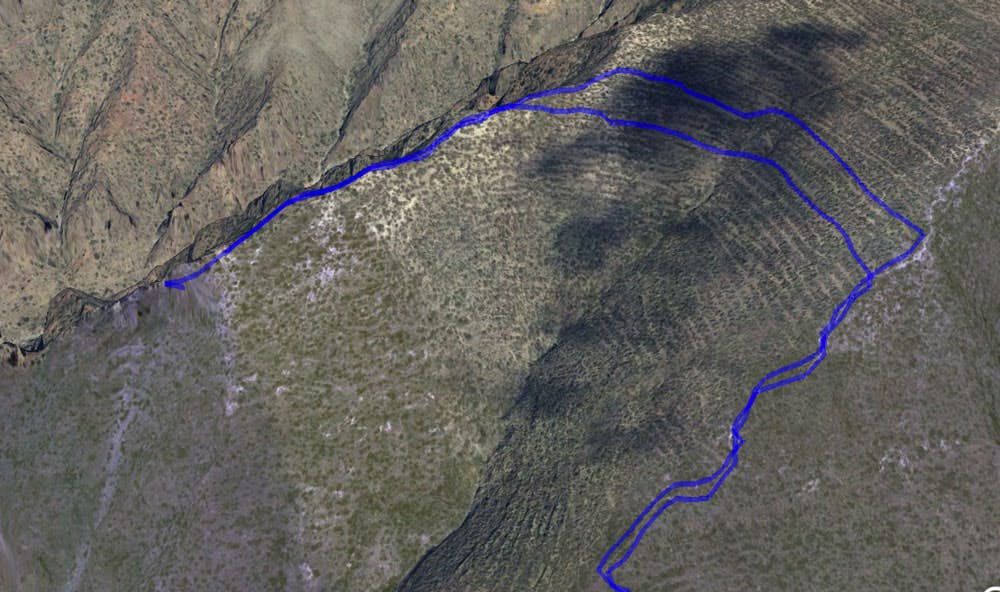 Auf dem Bild siehst du zwei Möglichkeiten, wie du über das Tal zum Grat nach El Bujero kreuzen kannst.