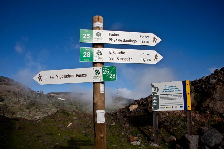 Gute Beschilderung der Wanderwege. Hier kurz vor dem Ziel an der Weggabelung vor der Degollada de Peraza