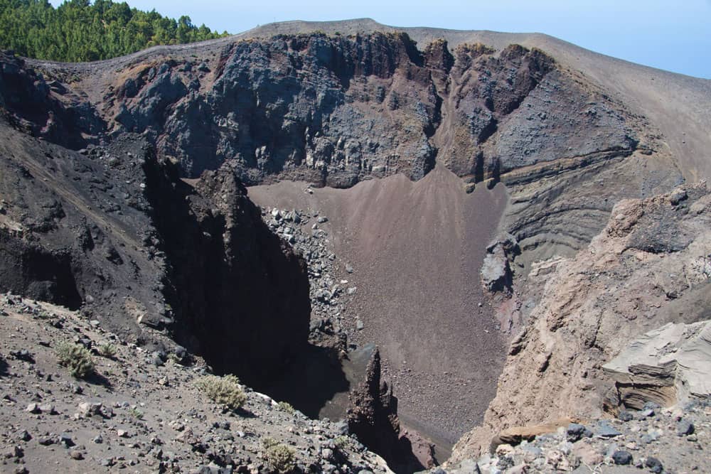 Ruta de los Volcanes - cerca de los volcanes - cráter de Hoyo Negro