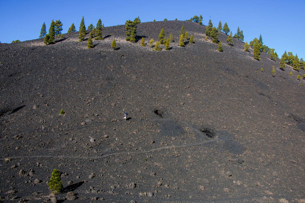 Ruta de los Volcanes - an den mächtigen Vulkanhängen wirkt der Mensch plötzlich klein