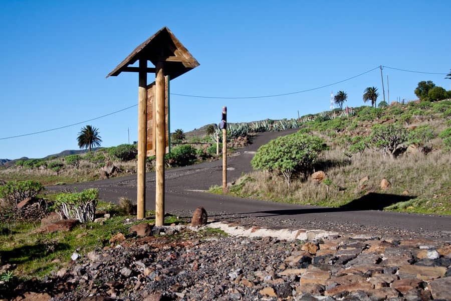 Cruce antes del pequeño pueblo de Ayamosna