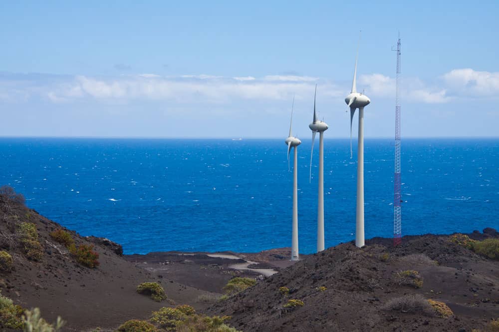 Aerogeneradores en la costa sur de La Palma