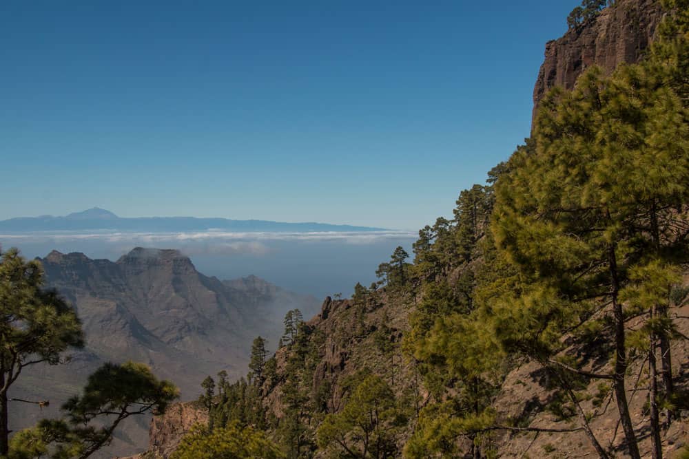 Blick von der Abbruchkante hinter El Castillete auf Teneriffa mit Teide