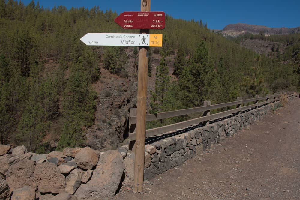 Paisaje Lunar - Wegweiser Richtung Vilaflor vom Forstweg