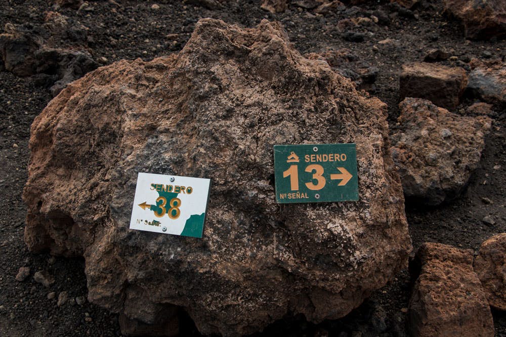 Der Wanderweg 13 markiert die Wanderung zum Vulkan Samara und rund um das Montaña de la Botija