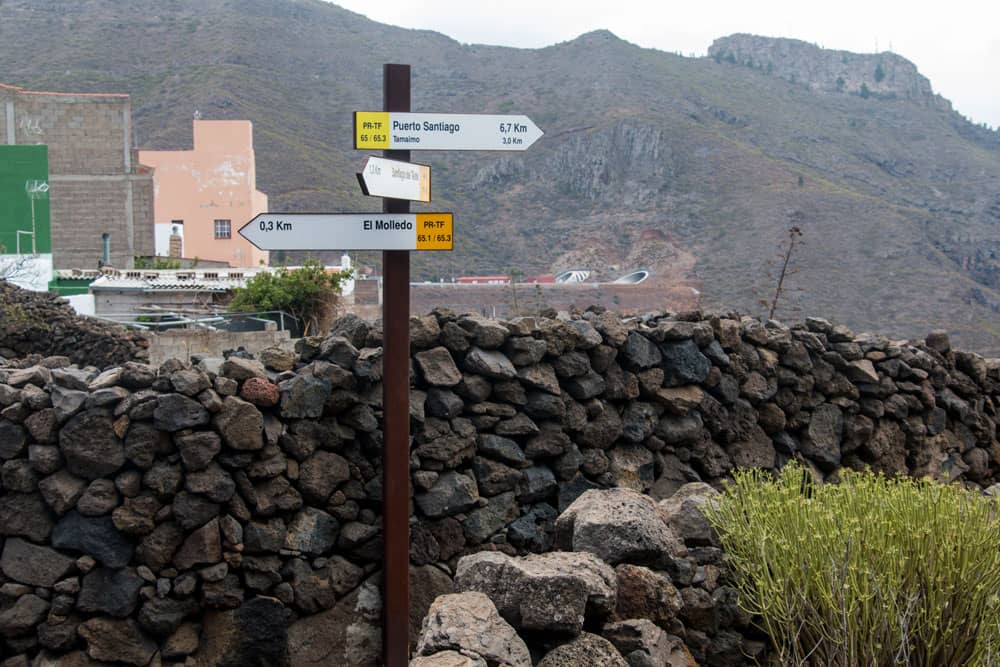 Cruce de senderismo frente a El Molledo