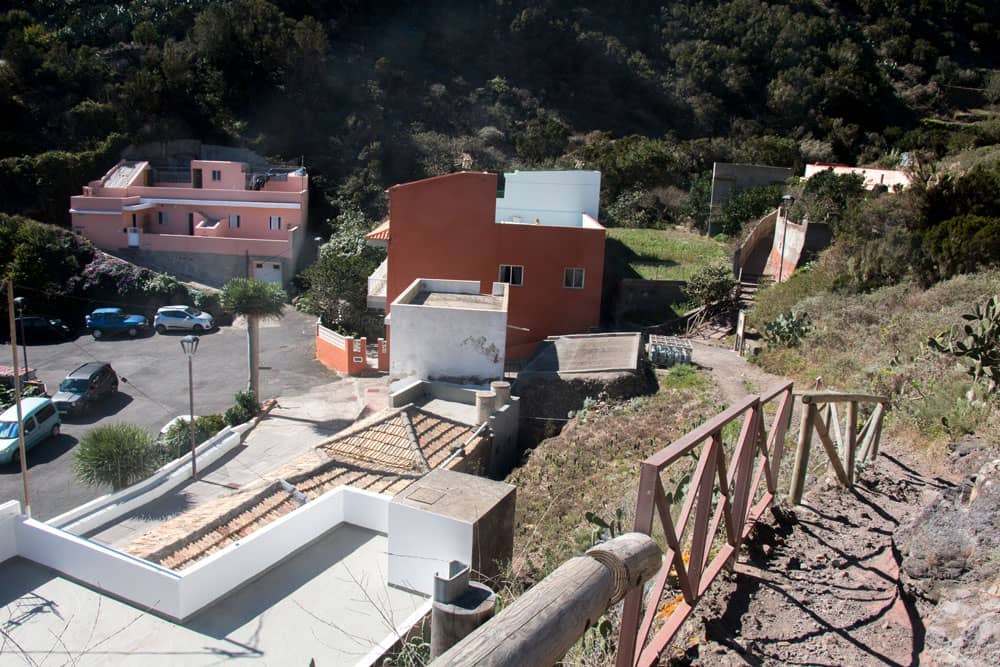 El pequeño pueblo de Chamorga al final de la carretera de Anaga en Tenerife