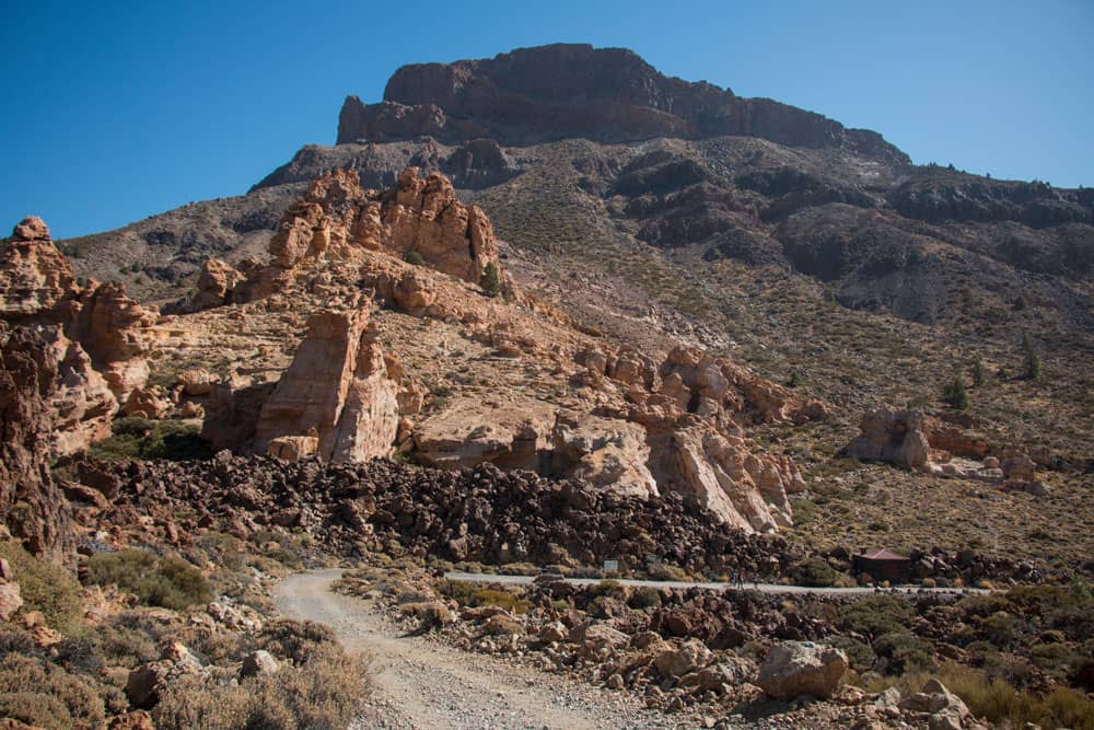 Ruta de senderismo bajo el Guajara