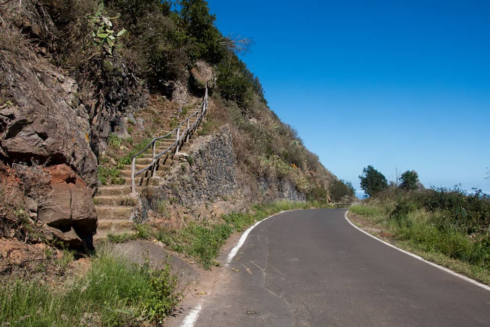 Carretera entre Chinamada y Carboneras - ruta de senderismo de entrada