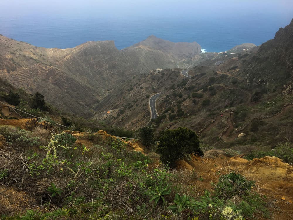 Blick beim Abstieg auf die Atlantikküste bei Agulo