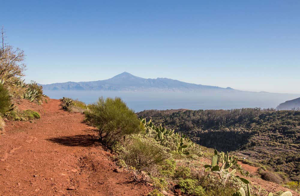 Wanderweg mit Blick auf Teneriffa