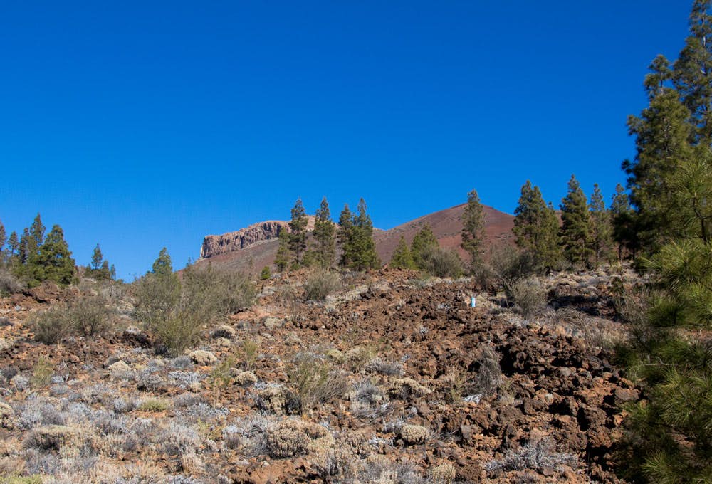 La escarpada pared de roca del Guajara vista desde el Paisaje Lunar