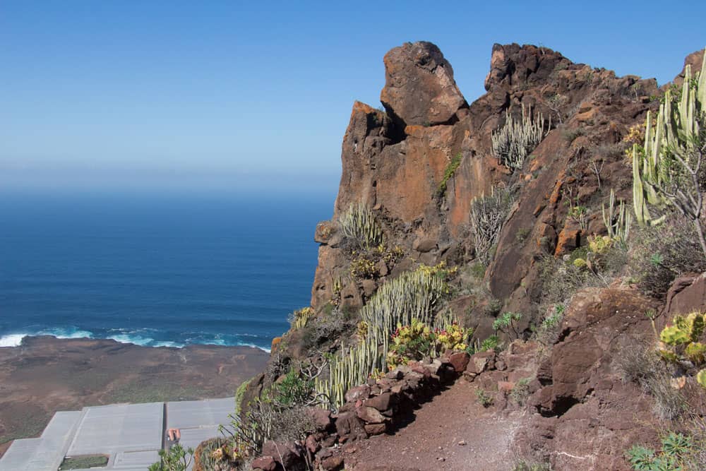 Ruta de senderismo hasta la costa - rocas y vistas fantásticas