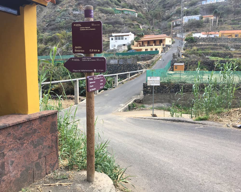 Wanderweg an der Straße zur Playa Vallehermoso