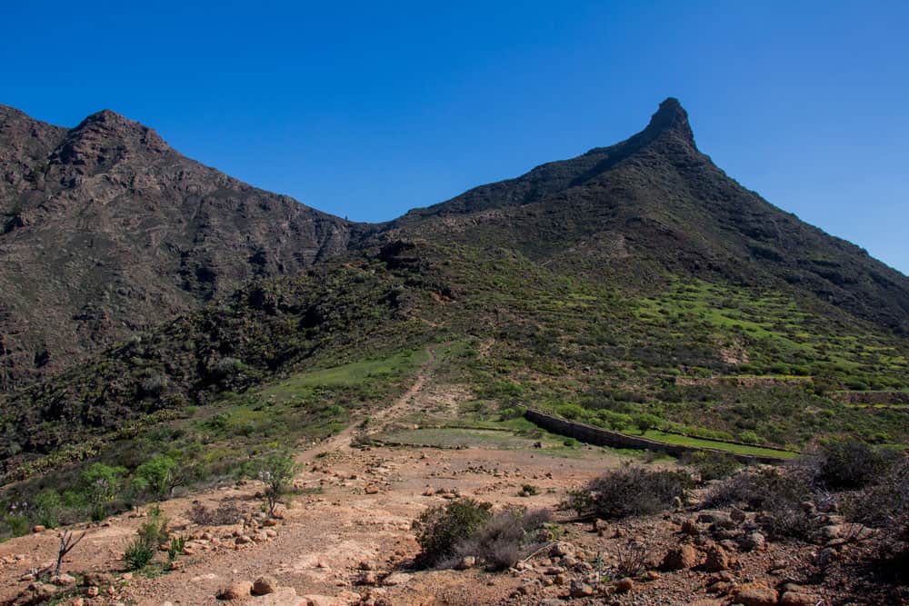 Article summary and large selection of GPS hiking tracks