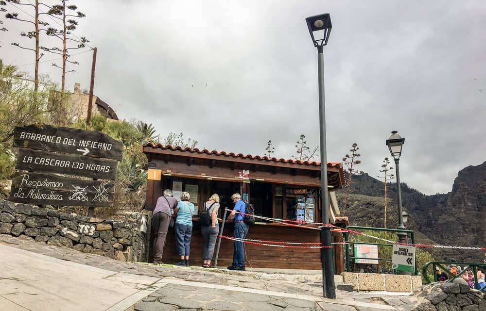 Inicio de la ruta de senderismo en la entrada del Barranco del Infierno