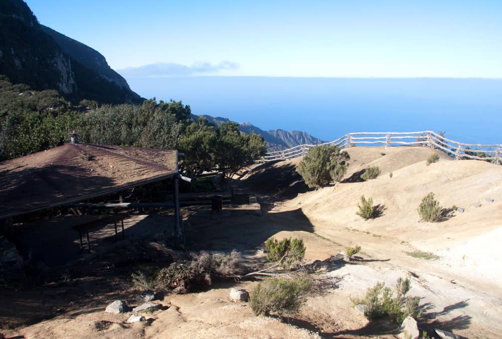 Lugar de descanso en los acantilados -- cumbre de chijeré