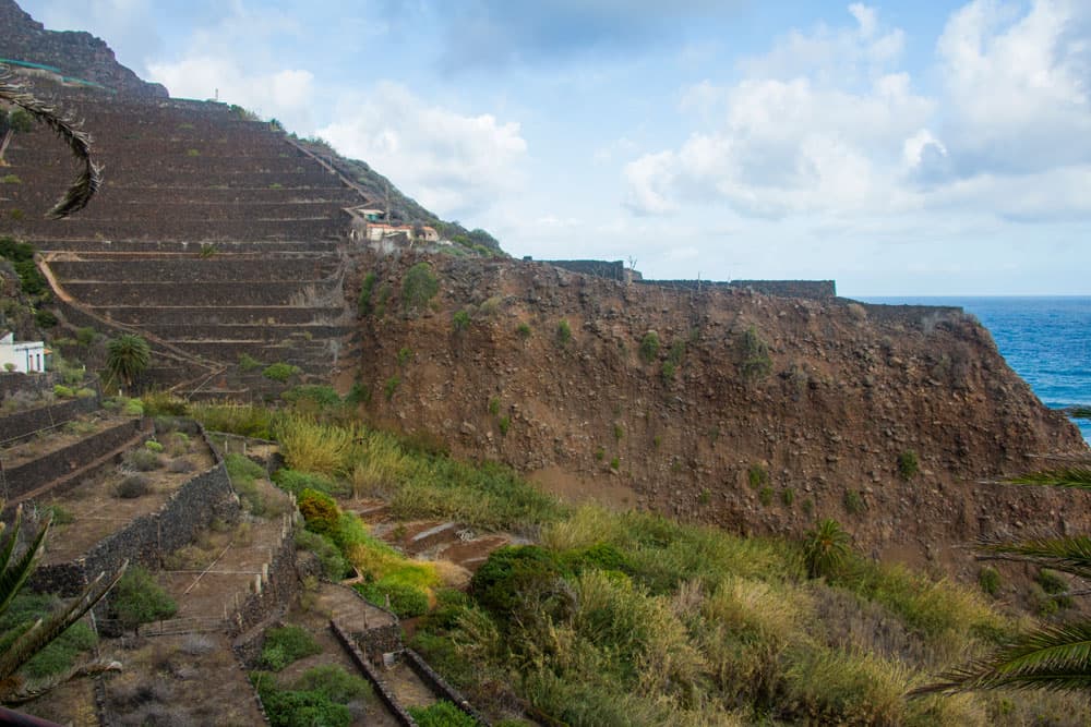Blick von Lepe über den Barranco in Richtung Agulo über die terrassierten Felder