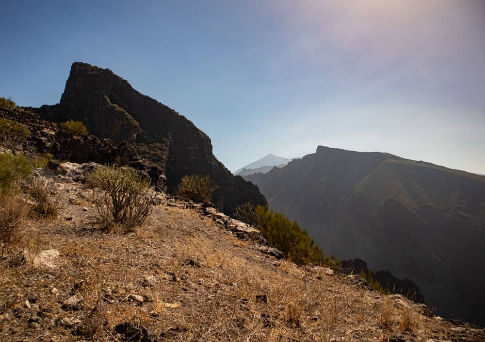 Vista desde arriba hacia Guergues Steig - Teide al fondo