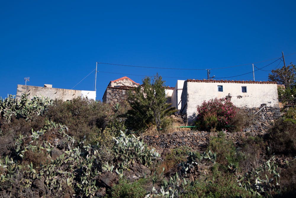 Häuser von El Jaral an der Abbruchkante
