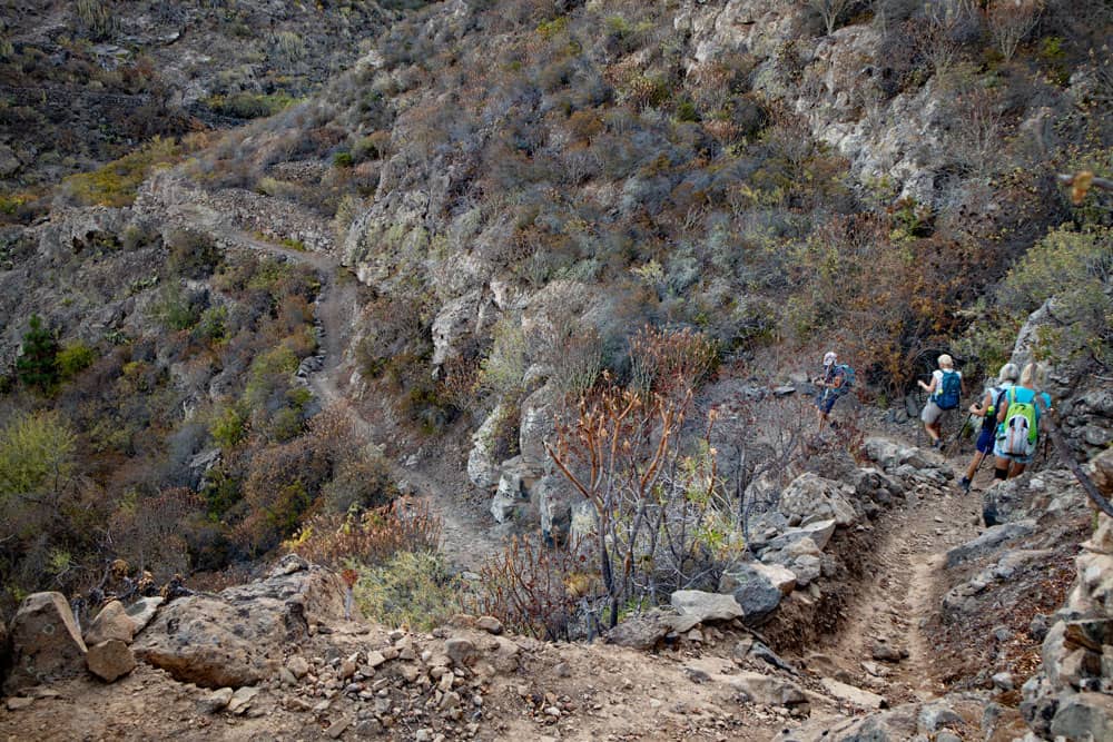 Barranco Pozo - Barranco del Achacay - Wanderer auf Wanderwegen