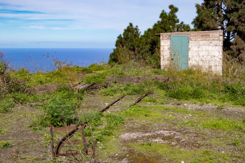 Desvío a un mirador y antiguas vías de tren