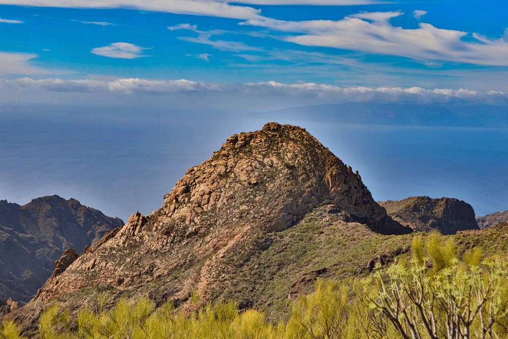 Risco Blanco mit La Gomera im Hintergrund