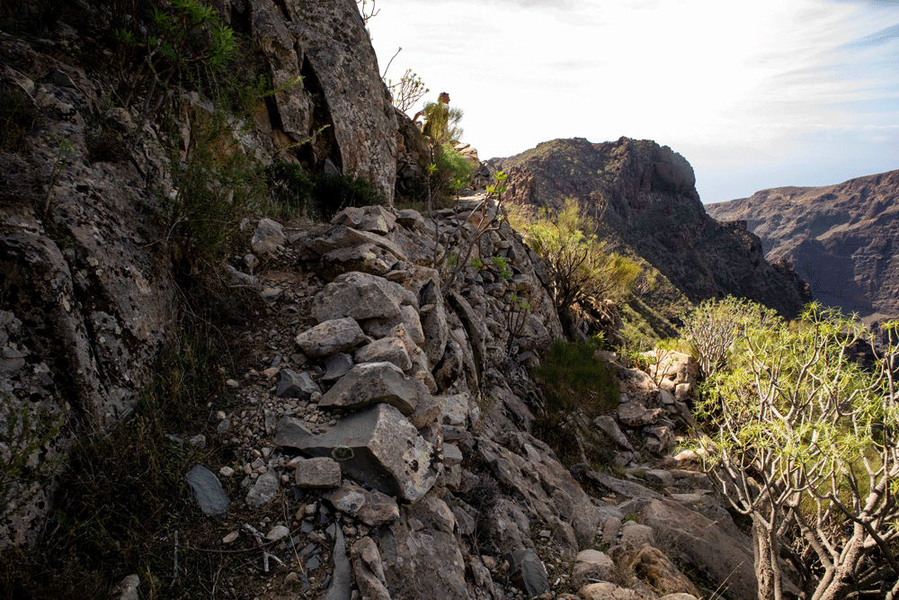Camino de ascenso a la meseta de roca