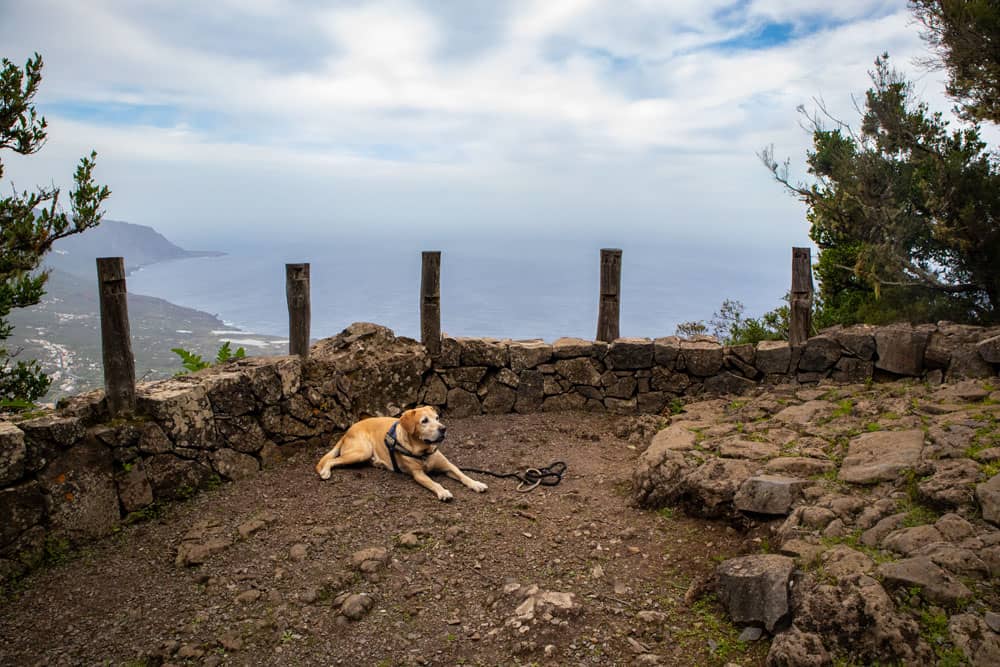 Plataforma de observación a lo largo del camino hacia el Mirador de Jinama