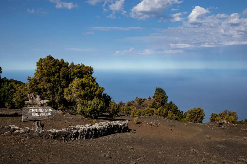 Camino San Salvador con senderos oscuros