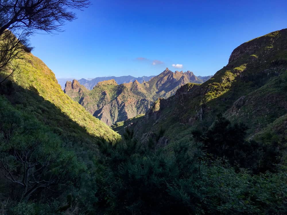 Blick vom Wanderweg zurück in die Tamadite Schlucht (hinten)