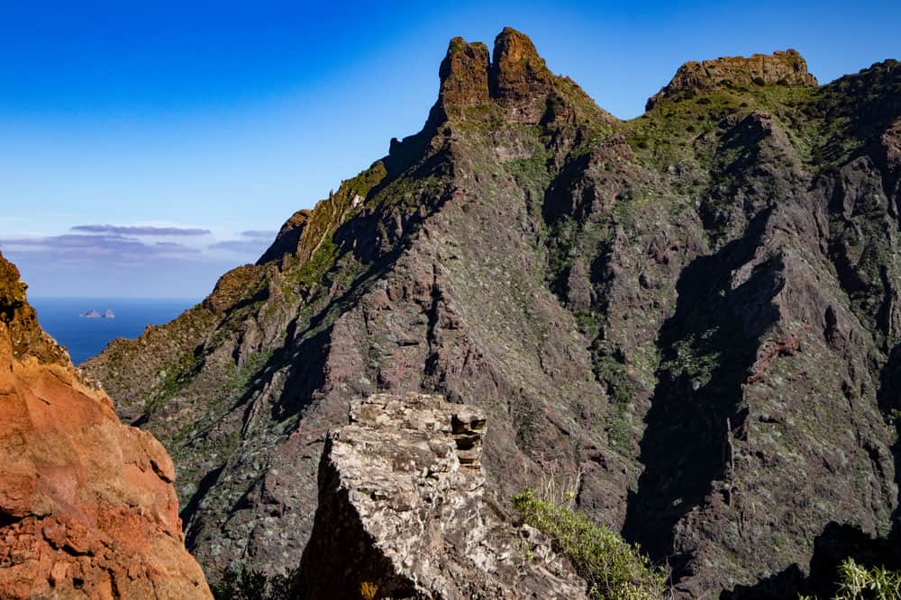 Article summary and large selection of GPS hiking tracks