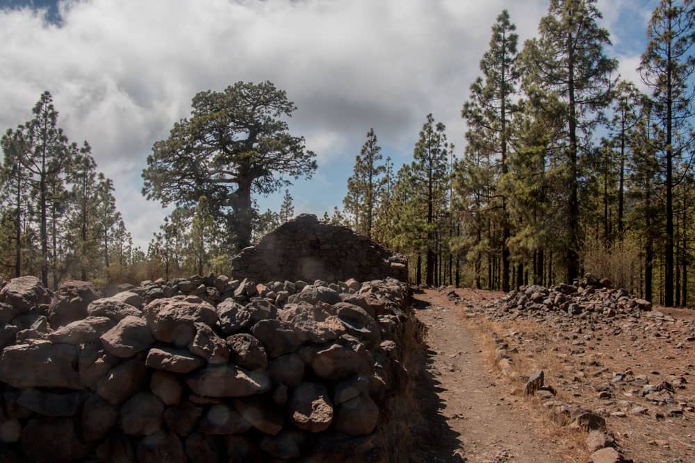 Ruinhouse at the hiking path