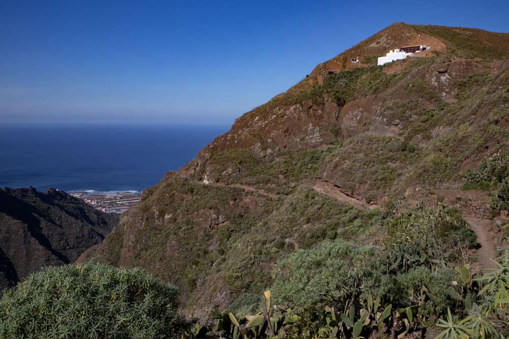 Vista de las primeras casas de Chinamada cerca del mirador