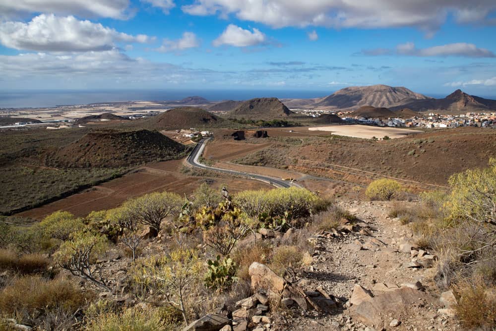 Vista de la costa desde la colina sobre Aldea Blanca