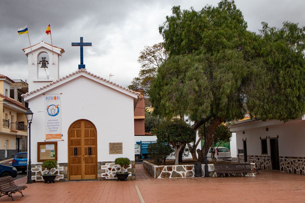 Wanderweg an der Kirche in Aldea Blanca