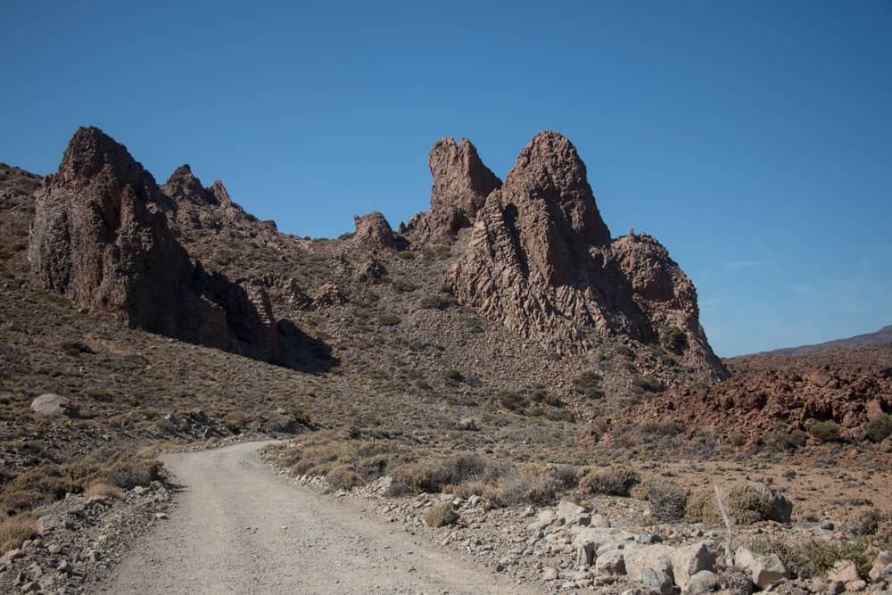 Hiking path at the foot of the Guajara through the Caldera