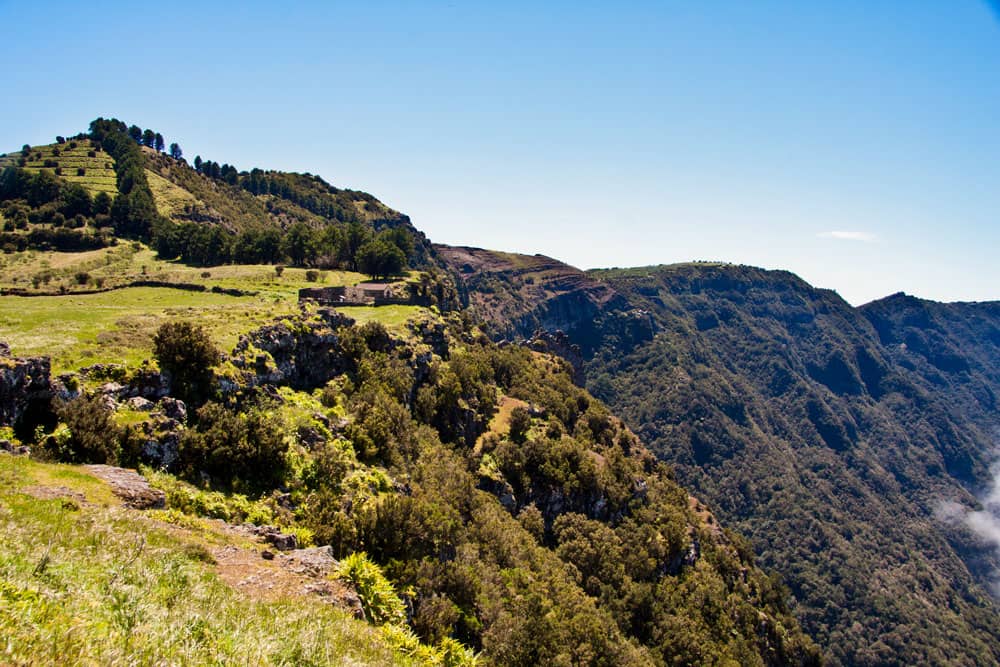 El borde del valle de El Golfo con el Mirador Jinama