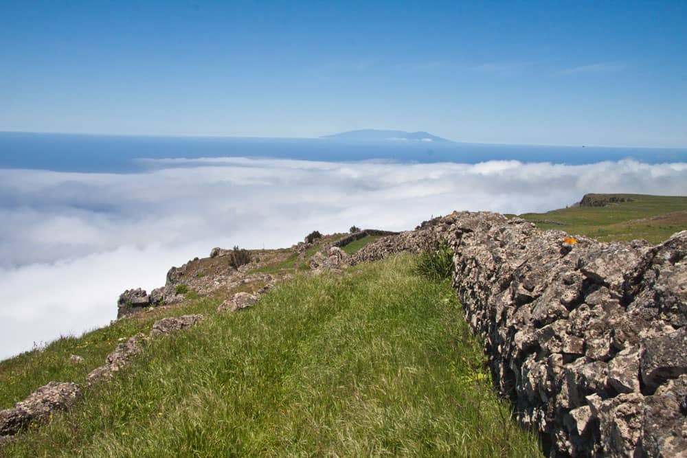 Steinmauern an der Abbruchkante zum El Golfo Tal