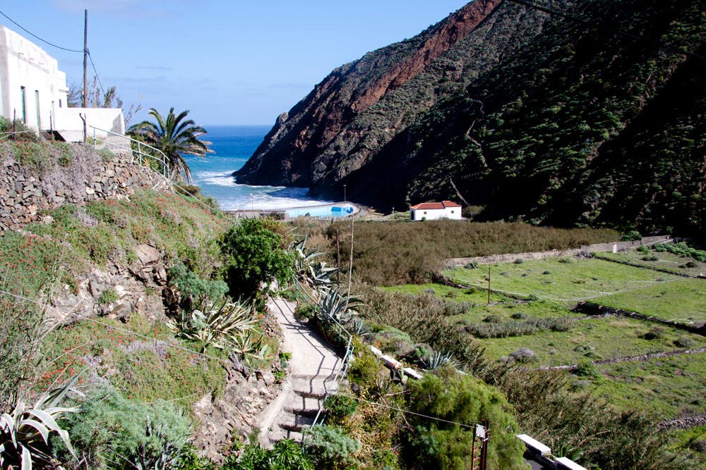 Hiking path from Chijeré down to the beach of Vallehermoso
